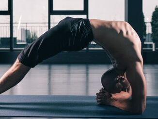 El ejercicio Bridge aumenta la potencia gracias a la estimulación natural de la próstata. 
